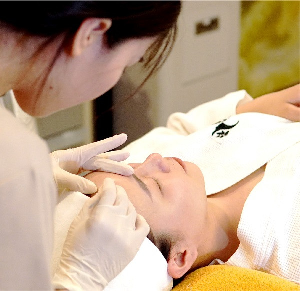 Chăm sóc da mặt tại spa