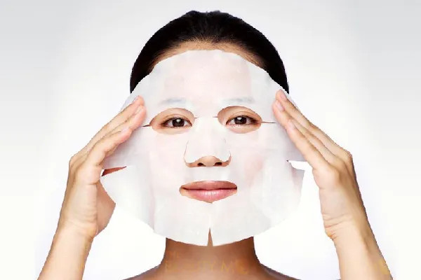 Mặt nạ giấy có công dụng gì khác ngoài dưỡng ẩm không?