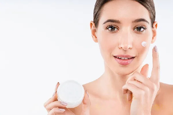 Sử dụng kem dưỡng ẩm