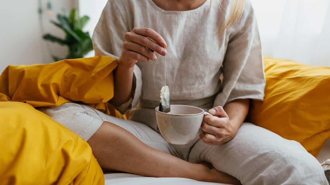 Uống trà trước khi đi ngủ có tốt không? 